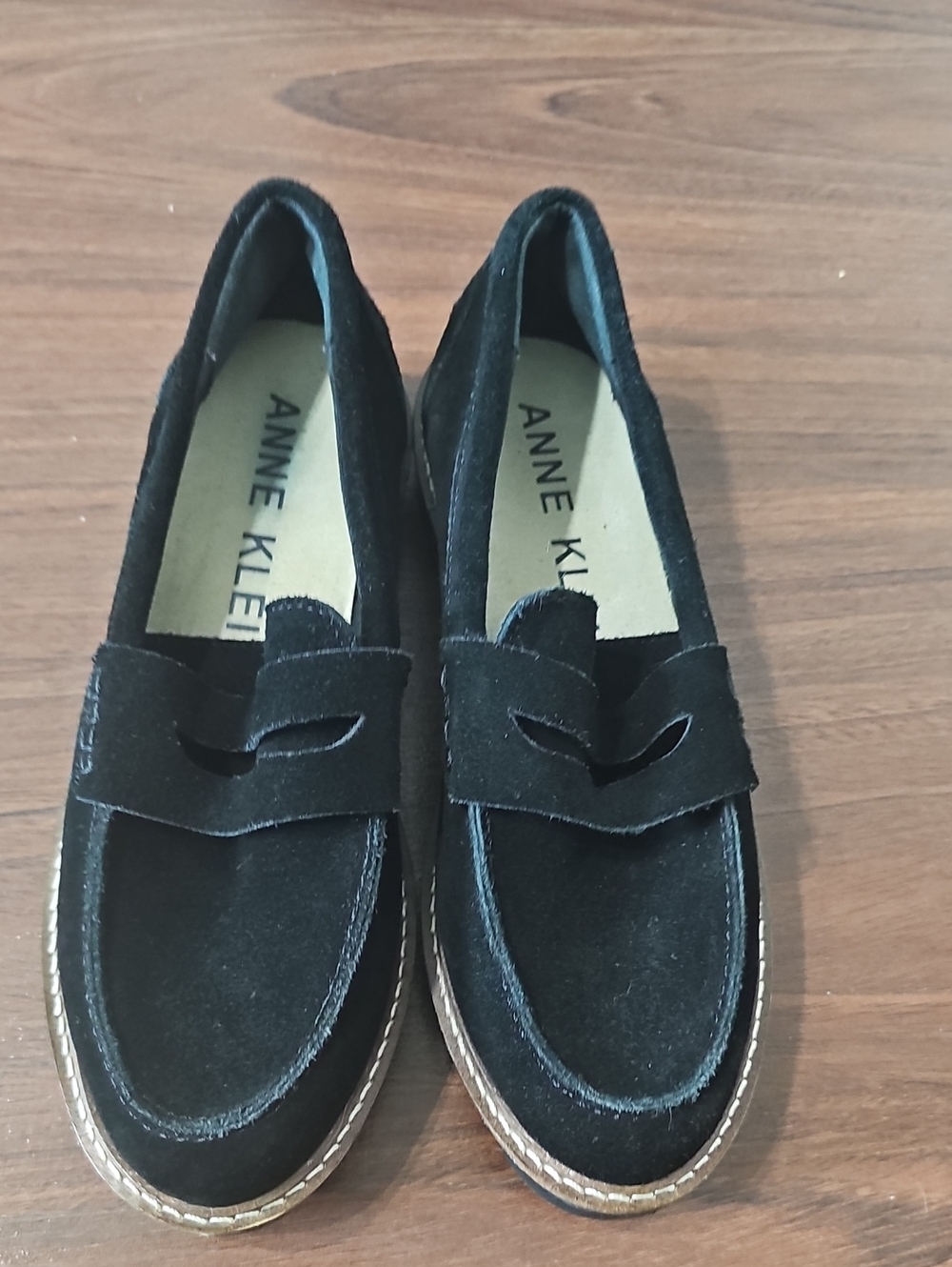 Anne Klein Black Tagged Shoe Label